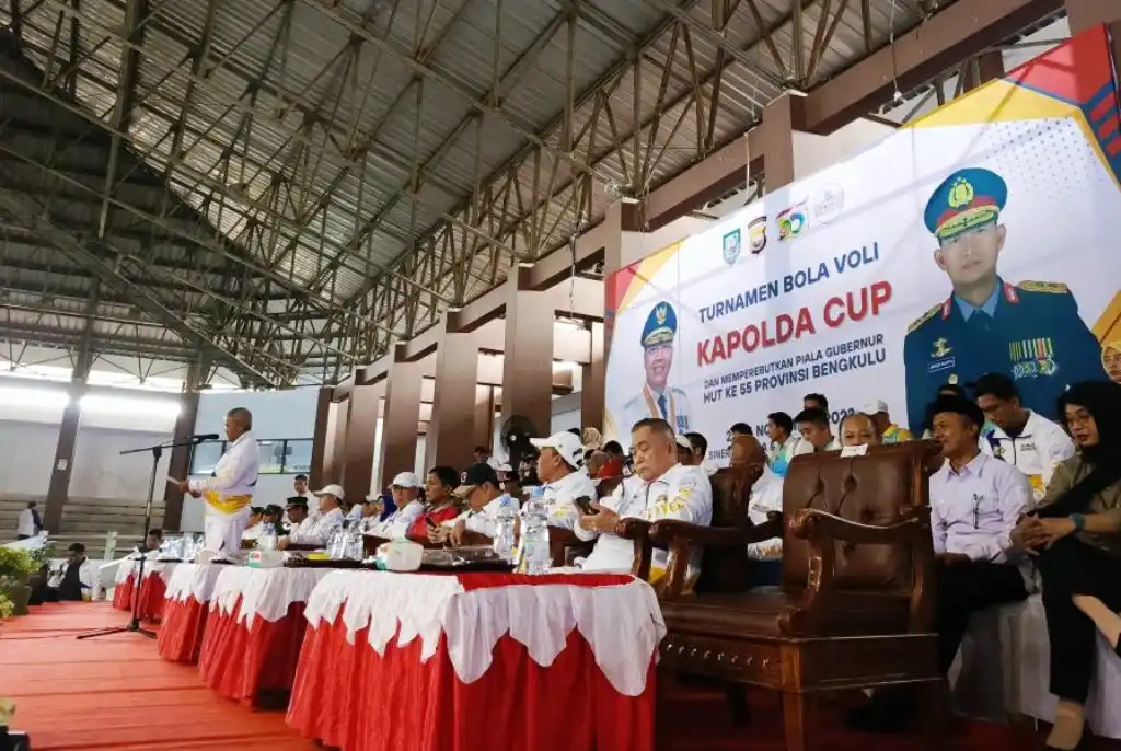 Gubernur Rohidin Mersyah Secara Resmi Membuka Turnamen Bola Volly Kapolda Cup