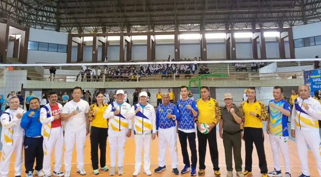 Gubernur Rohidin Mersyah Secara Resmi Membuka Turnamen Bola Volly Kapolda Cup