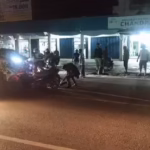 Tabrak Orang Gila, Seorang Pemuda Terkapar Di Simpang 4 Pagar Dewa