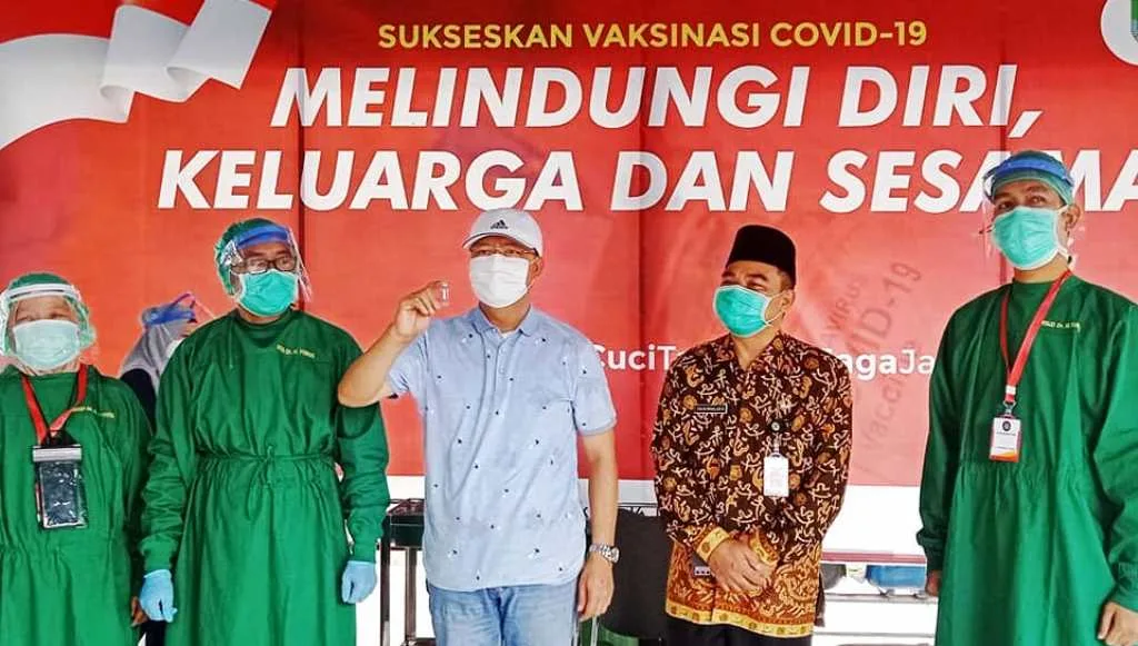 Gubernur Rohidin Mersyah Jalani Vaksinasi Covid-19 Dosis Kedua,