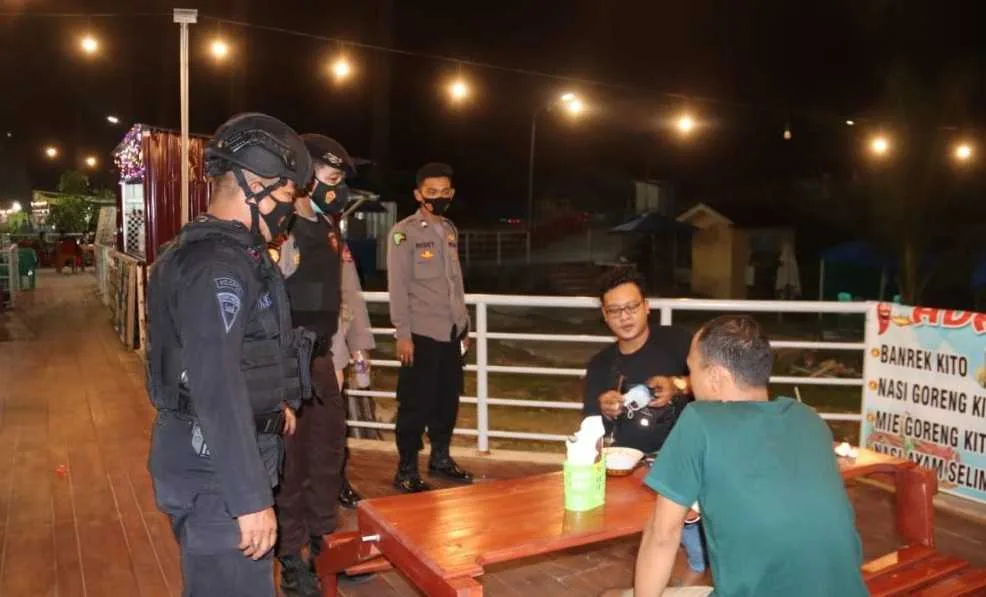 Patroli Prokes Covid 19 Di Kawasan Pantai, Kesadaran Anak Muda Masih Kurang