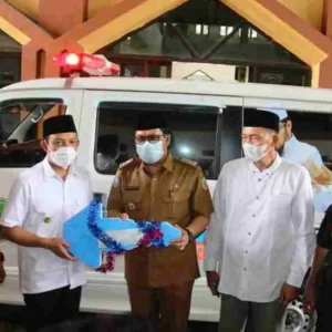 Pemkot Bengkulu Serahkan Ambulans Kepada LDII Provinsi Bengkulu