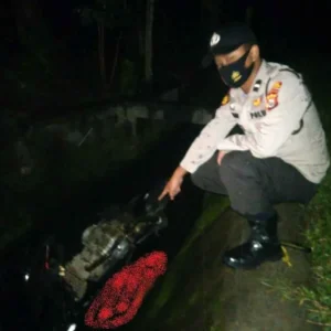 Penemuan Mayat Di Saluran Irigasi Belakang Polsek Seginim Bengkulu Selatan
