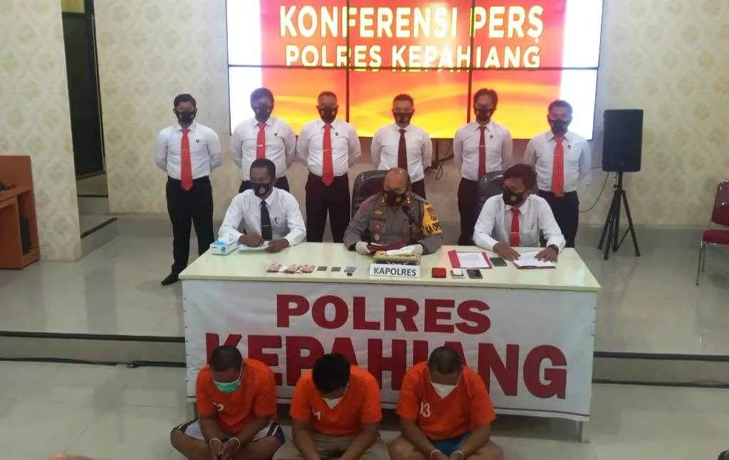Peras Kepala Sekolah, Oknum LSM Ditangkap