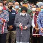 Resmikan Jalan dan 16 MCK Dari SMSI, Mensos Risma : Terima Kasih SMSI