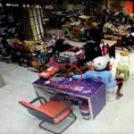 Diduga Lakukan Pencurian Handphone, Pria Ini Terekam CCTV Pengaman