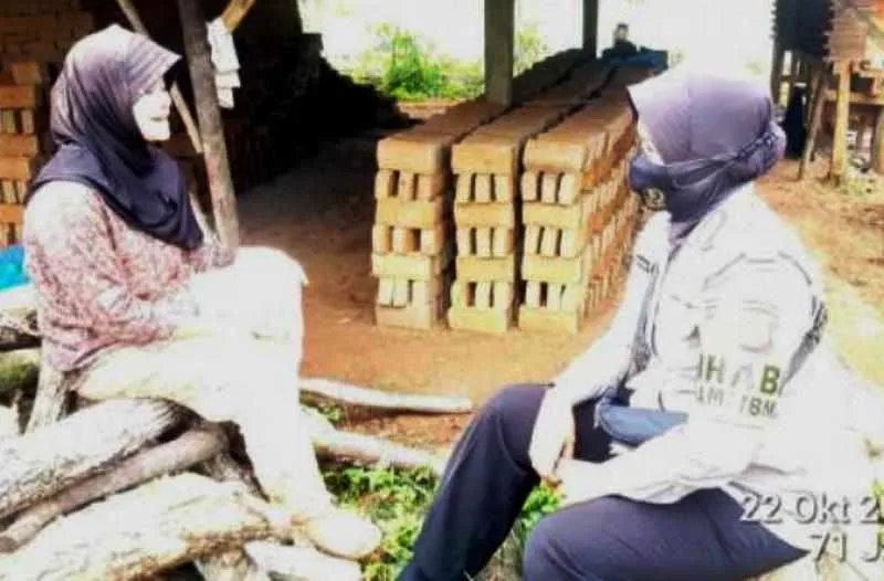 Jadi Bhabinkamtibmas, Polwan Polres Bengkulu Ini Dikenal Warga Polisi Ramah