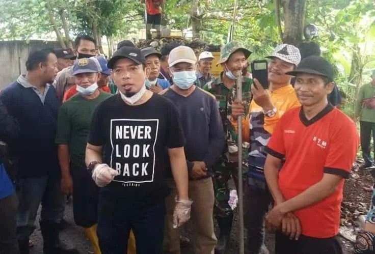 Konsisten Menyelesaikan Masalah Sampah, Wawali Dedy Giat Lakukan Gotong Royong Dengan Warga