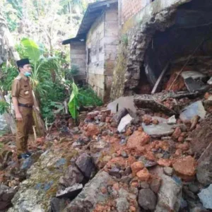 Mendengar Laporan Warga, Bupati dan Wabup Lebong Langsung Tinjau Lokasi Banjir