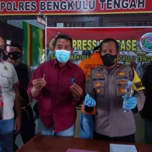Tertangkap Ketika Sedang Asik Hisap Sabu di Pondok Kebun