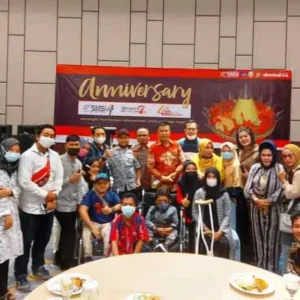 Ultah Ke-4, SMSI Potong Tumpeng dan Santuni Disabilitas