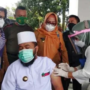 Walikota Bengkulu Helmi Hasan Jalani Vaksinasi Covid-19 Tahap II