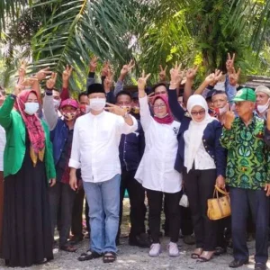 Calon Gubernur Bengkulu bersama warga kaur