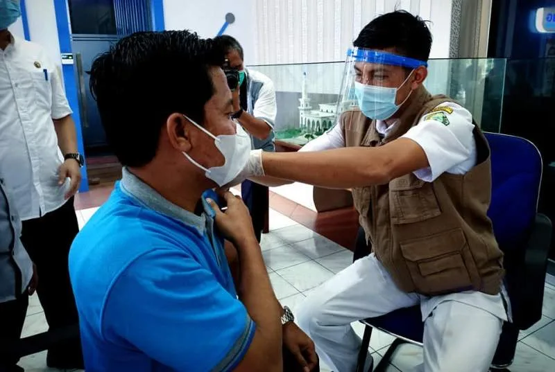 Bupati dan Wakil Bupati Lebong Jalani Vaksinasi Covid-19 Tahap I