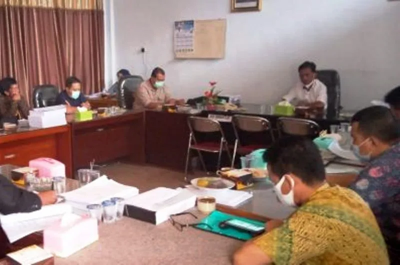 Hearing Komisi II DPRD Seluma Terkait Pembangunan Jalan Yang Terhambat