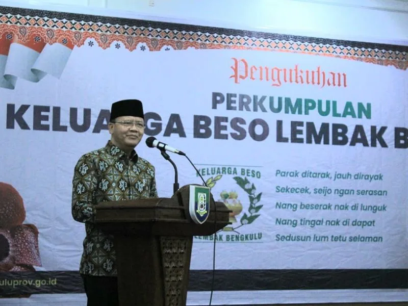 Kukuhkan Pengurus Keluarga Beso Lembak Bengkulu, Rohidin Harap Jadi Mitra dalam Pembangunan Bengkulu
