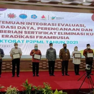 Walikota Helmi Hasan Terima Penghargaan dari Kemenkes