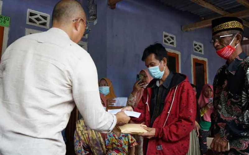Bupati Gusnan dan FKPD Antar Haikal Operasi ke RSUP Dr. M. Hoesin Palembang
