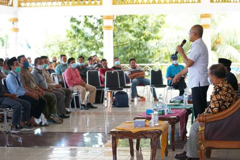 Bupati Gusnan Minta BumDes Jadi Pelopor Kios Sekundang