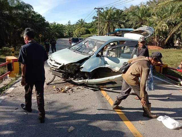 Mengantuk, Mahasiswa Tabrak Pembatas Jembatan