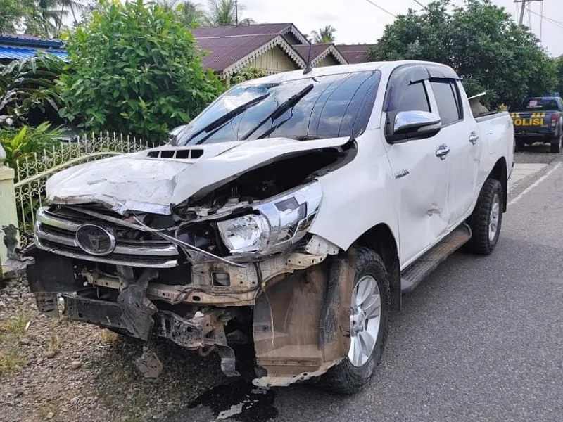 Mobil Dinkes Seluma Tabrak Rumah Warga, Pelajar 12 Tahun Jadi Korban