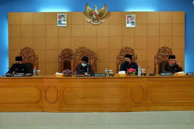 Penyampaian Rekomendasi Pansus DPRD Bengkulu Utara Tentang LKPJ Bupati TA 2020