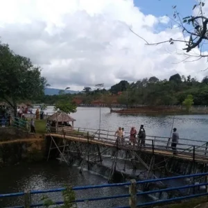 Suasana Objek Wisata Picung di Hari Raya Idul Fitri dalam Bayang Pandemi Covid-19