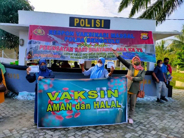 Vaksinasi Covid-19 di Bengkulu Berhadiah Mug Cantik dan Sembako