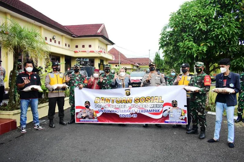 Bupati dan Kapolres Mura Melepas Penyaluran Bantuan Beras Dari Kapolda Sumsel