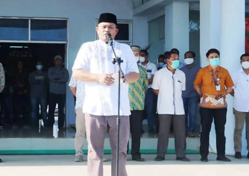 Bupati Erwin Bagikan SK PTT Dinas Kesehatan Kabupaten Seluma