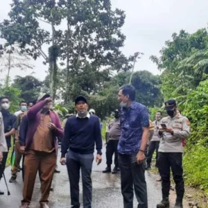 Bupati Erwin dan Wabup Gustianto Meninjau Langsung Lokasi Bencana Alam