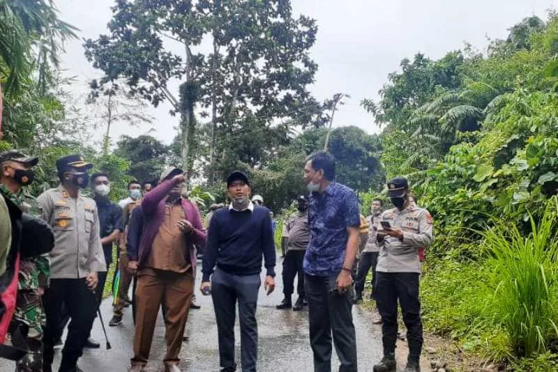 Bupati Erwin dan Wabup Gustianto Meninjau Langsung Lokasi Bencana Alam