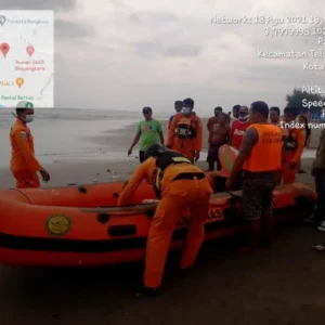 Hendak Mencuci Kaki, Remaja Putri Kota Bengkulu Terseret Ombak