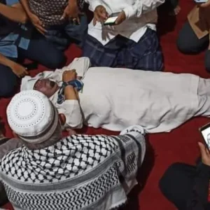 Imam Masjid Raya Baitul Izzah Bengkulu Meninggal Dunia Ketika Khutbah, Susana Haru Iringi Ibadah Sholat Jum’at