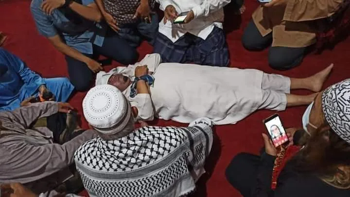 Imam Masjid Raya Baitul Izzah Bengkulu Meninggal Dunia Ketika Khutbah, Susana Haru Iringi Ibadah Sholat Jum’at