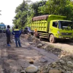 Lewat Jalan Masyarakat, Warga Desa Pondok Bakil Tahan Mobil Angkutan Batubara