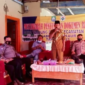 Musyawarah Penyusunan Dokumen RPJMDesa Tanjung Dalam Dihadiri Kades dan Beberapa Perangkat Lainnya