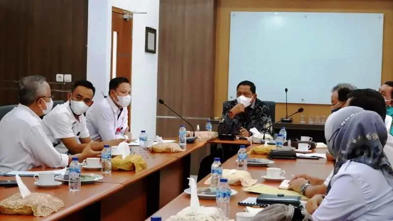 Terkait Bantuan Alat PCR dari Pemerintah Pusat, Bupati Mian Gelar Rakor
