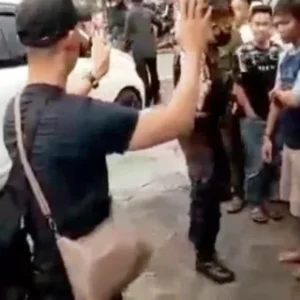 Gerebek Rumah Bandar Narkoba, Polisi Dihadang Warga