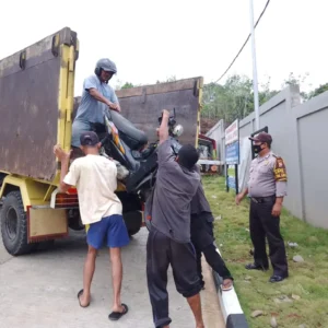 Habis Isi Bensin, Kakek Pengendara Supra Ditumbur Dump Truk