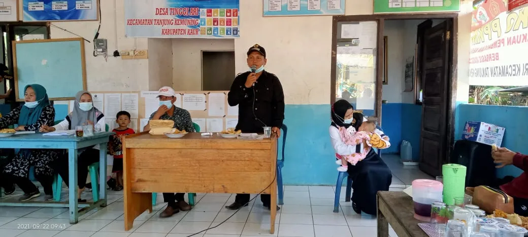 Kades Tinggi Ari Kabupaten Kaur Salurkan BLT-DD Tahap 8 dan 9