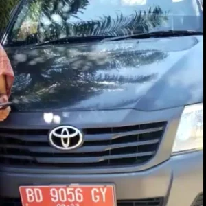 Mobil Plat Nomor Merah Ini Dipakai Untuk Jualan Sayuran