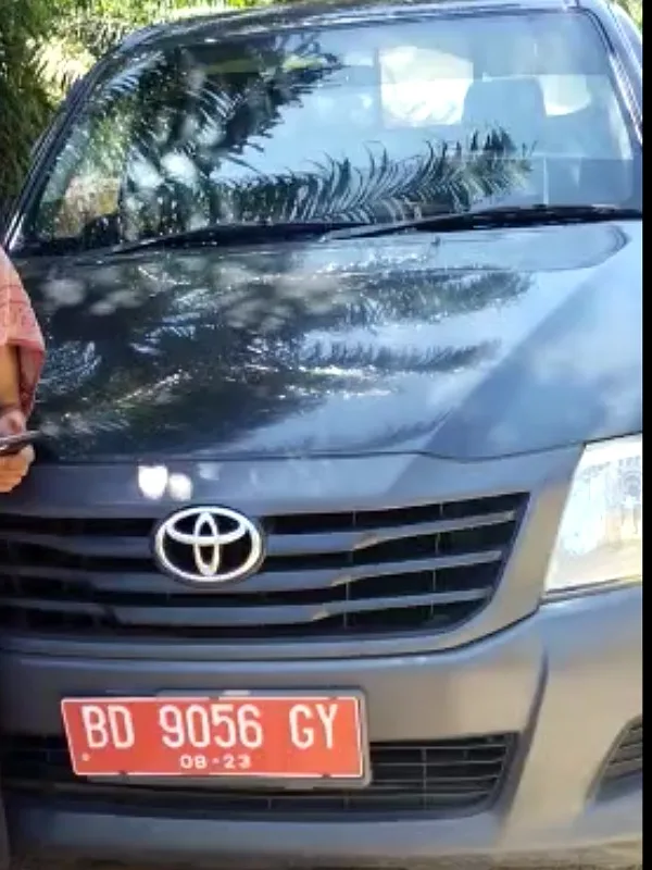 Mobil Plat Nomor Merah Ini Dipakai Untuk Jualan Sayuran