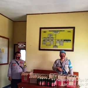Operasi Pekat, Polsek Teramang Jaya Polres Mukomuko Sita Ratusan Botol Miras
