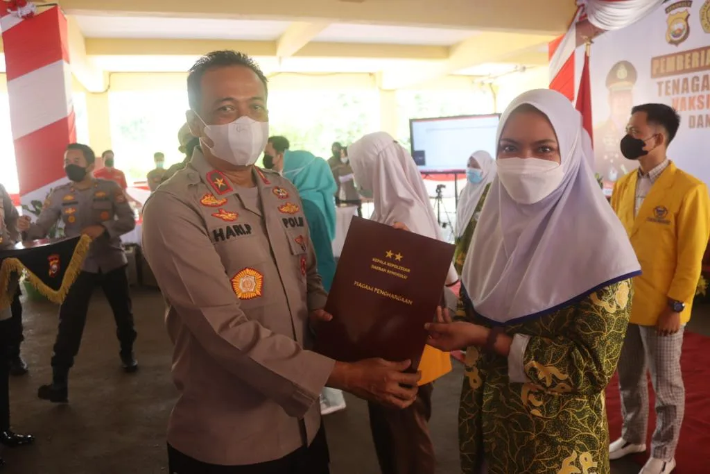 Bantu Program Vaksinasi Covid 19, Polda Bengkulu Beri Penghargaan Kepada 970 Vaksinator