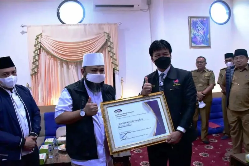 Capai Kapabilitas APIP level 3, BPKP Provinsi Bengkulu Serahkan Piagam Kepada Walikota Helmi Hasan