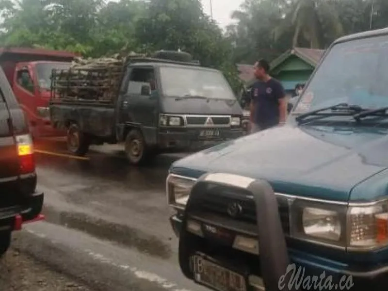 Diduga Elak Lobang Proyek Tambal Sulam, Pengendara Motor Tewas