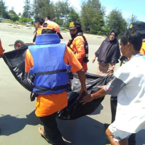 Dua Bocah Terseret Arus Ditemukan Di Pulau Tikus, Satu Lagi Masih Dalam Pencarian
