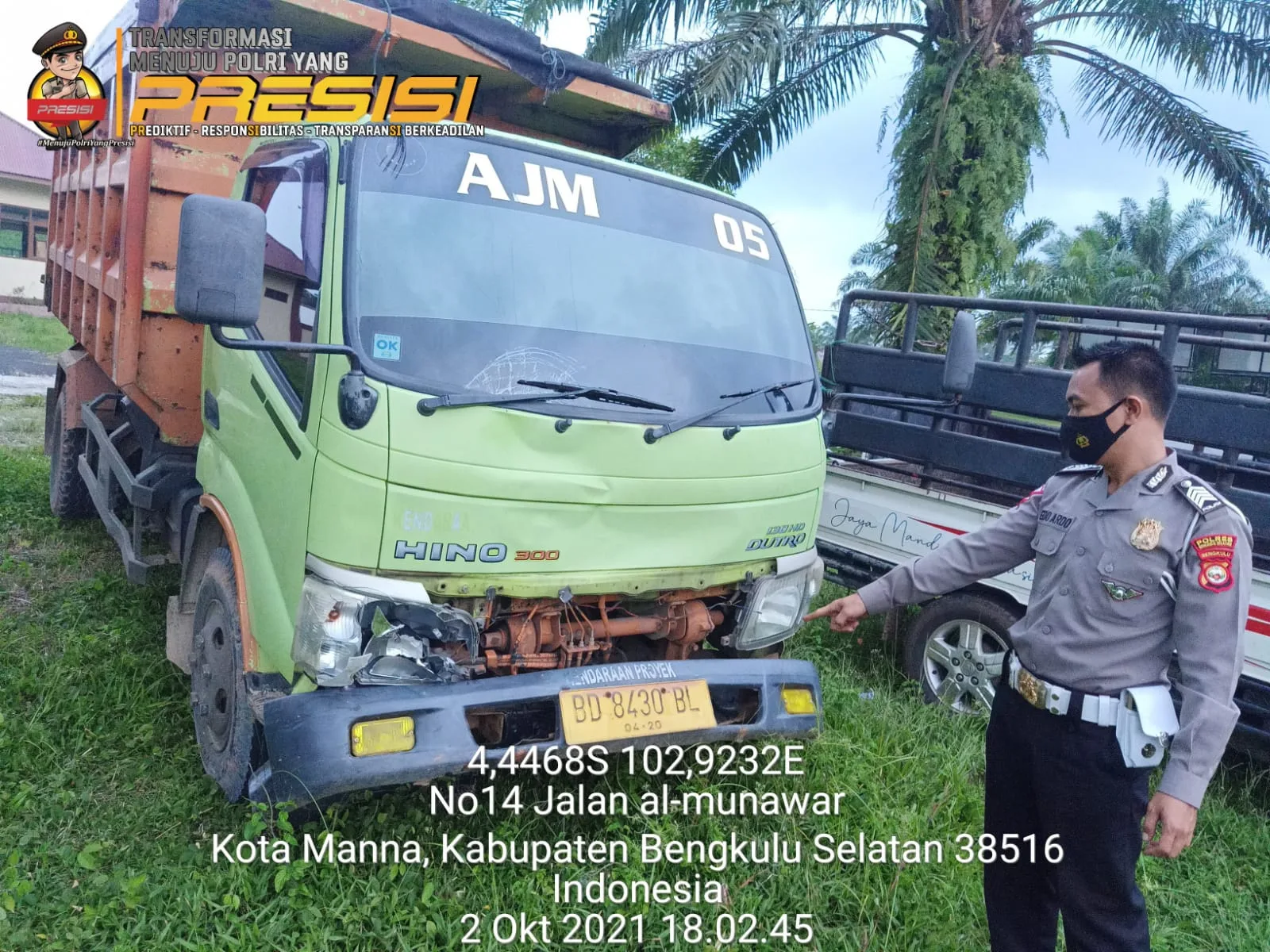 Hendak Menyebrang, Pengendara Motor Ditumbur Truk
