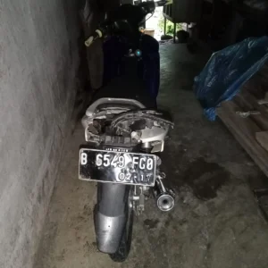 Lupa Naikan Standar Motor, Pejalan Kaki Jadi Korban